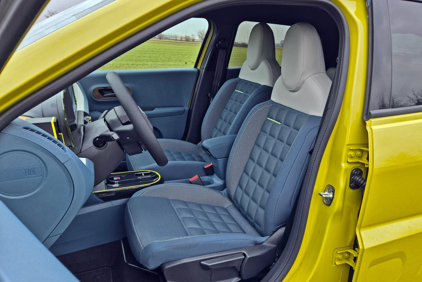 Fotele Grande Pandy mają przeciętne trzymanie boczne, ale są dość wygodne i w wersji LaPrima mają ciekawą tapicerkę