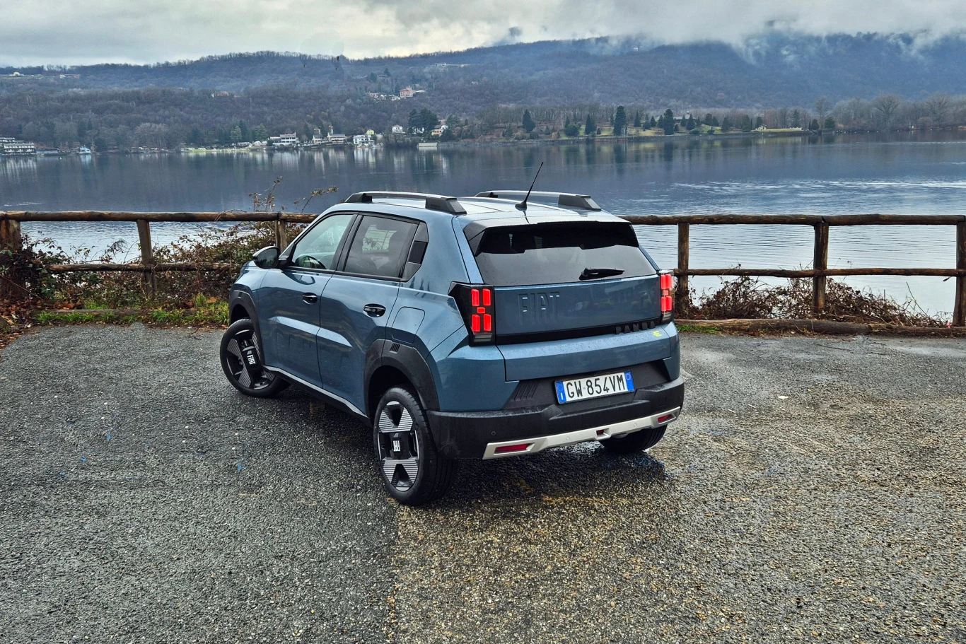 Kanciasta stylistyka Grande Pandy przywodzi na myśl pierwszą Pandę, zaprezentowaną w 1980 roku