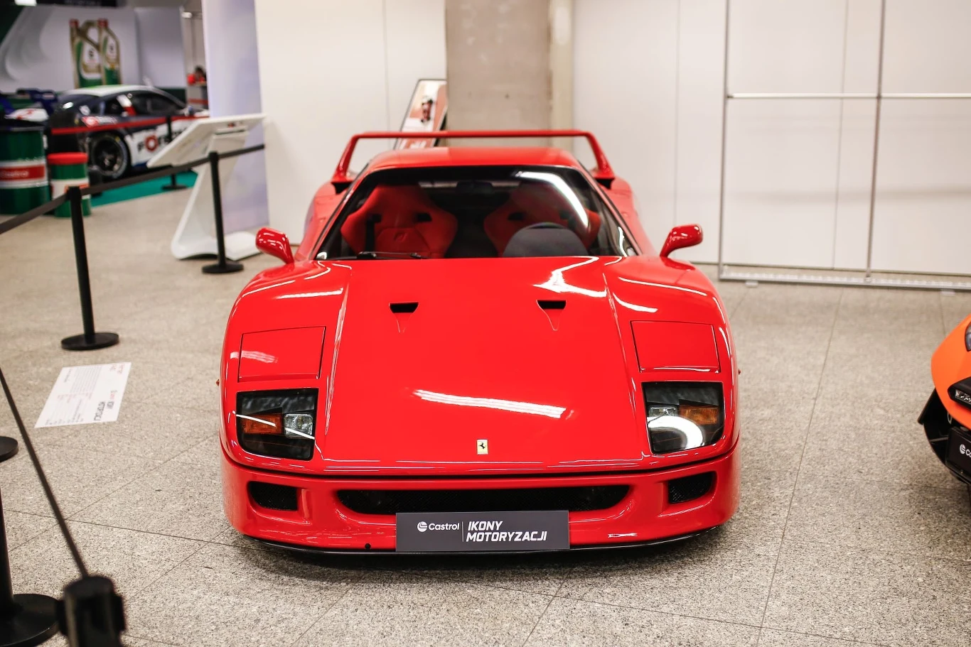 Skoro "ikony motoryzacji" to nie może zabraknąć tak kultowego modelu jak Ferrari F40.