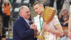 Artur Popko gratuluje Jurijowi Gładyrowi