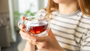 Z liści i korzenia traganka można przygotować napar o łagodnym, lekko słodkawym smaku 