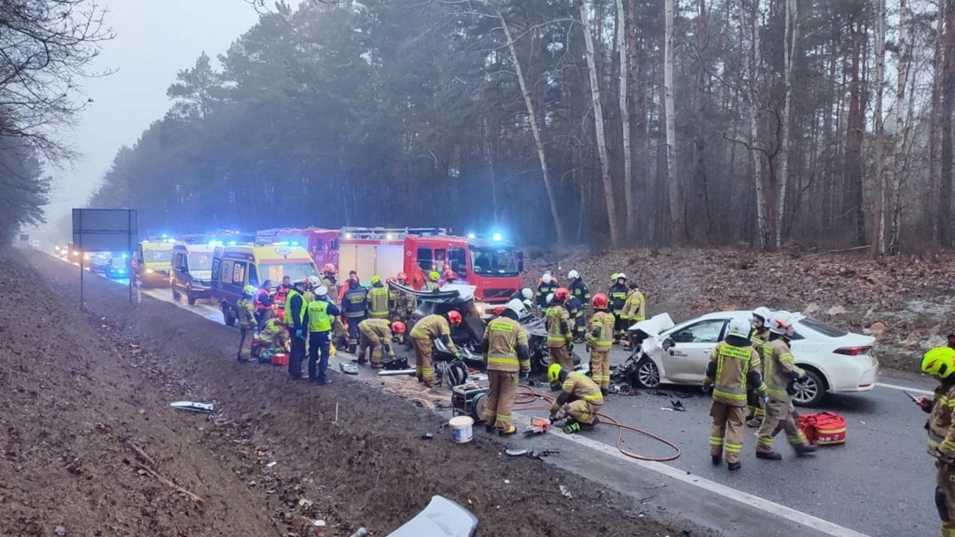 Świętokrzyskie. Poważny wypadek na DK 74. Są ranni Świętokrzyskie. Poważny wypadek na DK 74. Są ranni