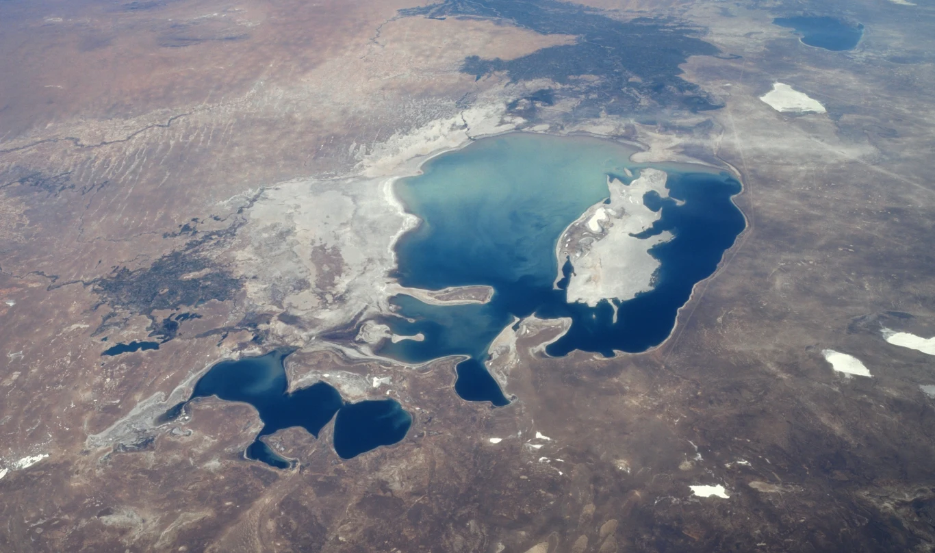 Jezioro Aralskie kiedyś było jednym z największych na świecie. Zdjęcie z 1997 roku. Jezioro Aralskie kiedyś było jednym z największych na świecie. Zdjęcie z 1997 roku.