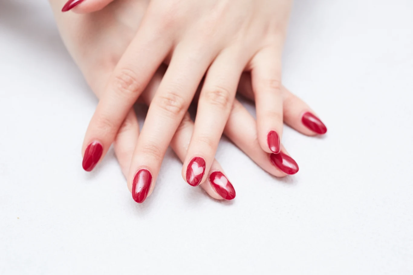 Manicure walentynkowy