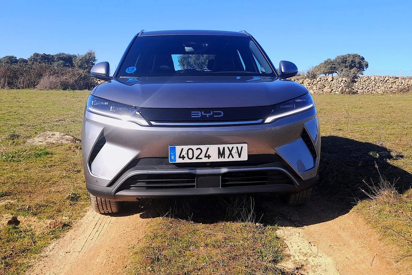 BYD Atto 2 stylistycznie nie porywa. Wygląda bardzo poprawnie, ale raczej nie będzie zwracać na siebie uwagi.