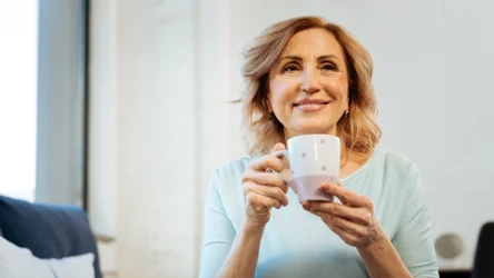 Niebieska herbata zachwyca nie tylko kolorem, ale i swoimi prozdrowotnymi właściwościami. Dlaczego warto po nią sięgnąć? 