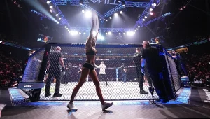 Praca ring girl wcale nie należy do łatwych
