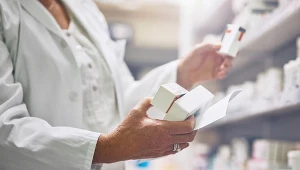 Osoby po 65. roku życia mogą bezpłatnie skorzystać ze szczepienia przeciw grypie i pneumokokom