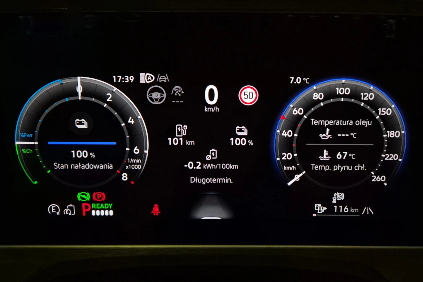 Według producenta Passat eHybrid powinien przejechać do 131 km na jednym ładowaniu. W czasie testu prognoza wyniosła 101 km