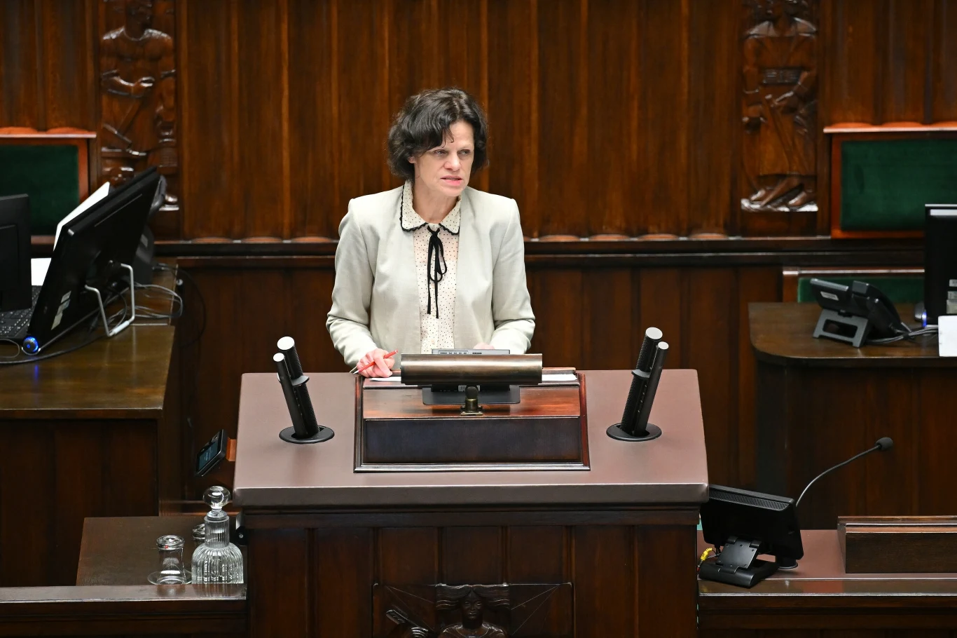 Hanna Majszczyk, wiceminister finansów zapewnia, że procedura nadmiernego deficytu wobec Polski nie spowoduje ograniczenia programów socjalnych Hanna Majszczyk, wiceminister finansów zapewnia, że procedura nadmiernego deficytu wobec Polski nie spowoduje ograniczenia programów socjalnych