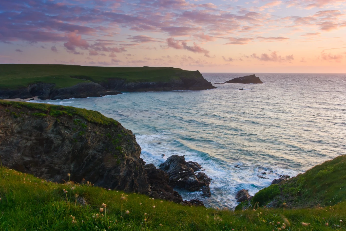 Kornwalia to zachwycające krajobrazy, unikatowe zabytki, a także bogata tradycja i historia.