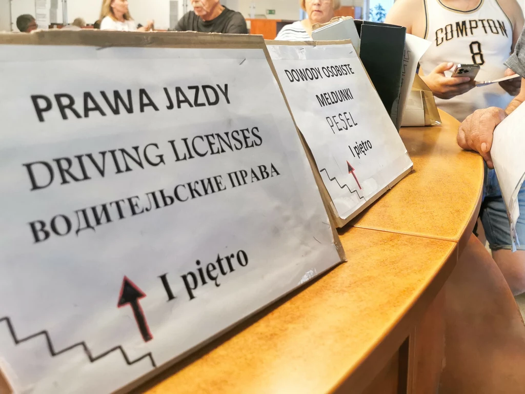 Od września zmienią się zasady płatności za prawa jazdy i dowody rejestracyjne.