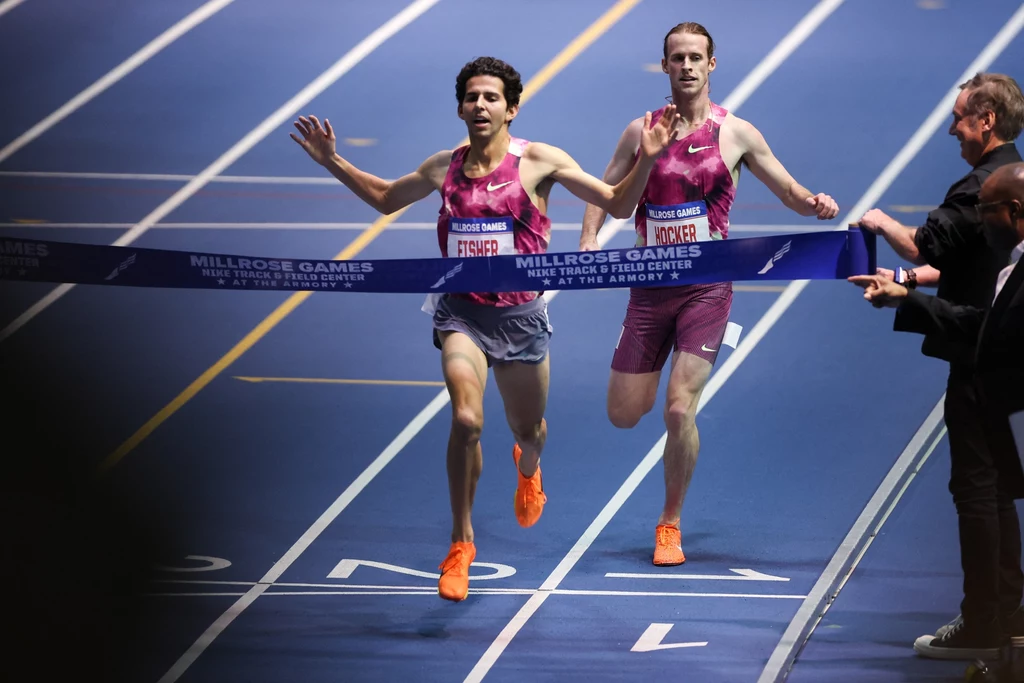 Grant Fisher i Cole Hocker finiszują w biegu na 3000 metrów w Nowym Jorku. Obaj pobiegli szybciej od rekordu świata Grant Fisher i Cole Hocker finiszują w biegu na 3000 metrów w Nowym Jorku. Obaj pobiegli szybciej od rekordu świata