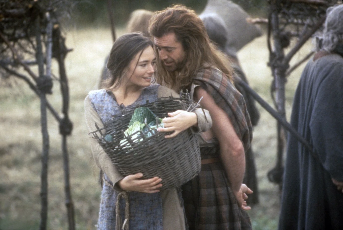 Catherine McCormack i Mel Gibson w scenie z filmu "Braveheart - Waleczne Serce"