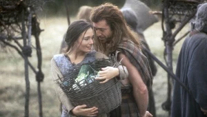 Catherine McCormack i Mel Gibson w scenie z filmu "Braveheart - Waleczne Serce"