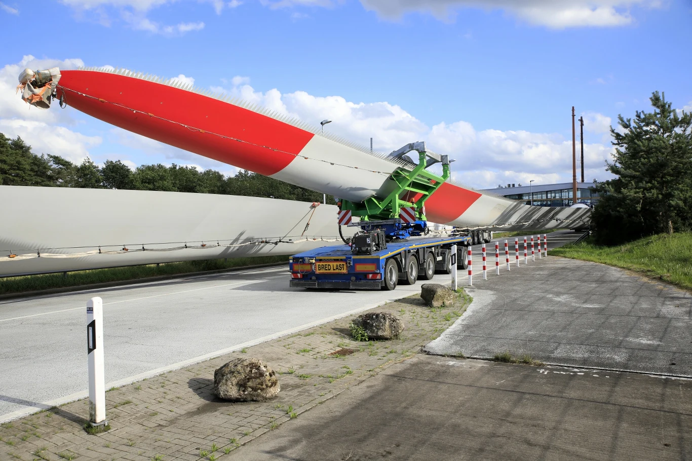 Transport łopat wiatraków w Niemczech