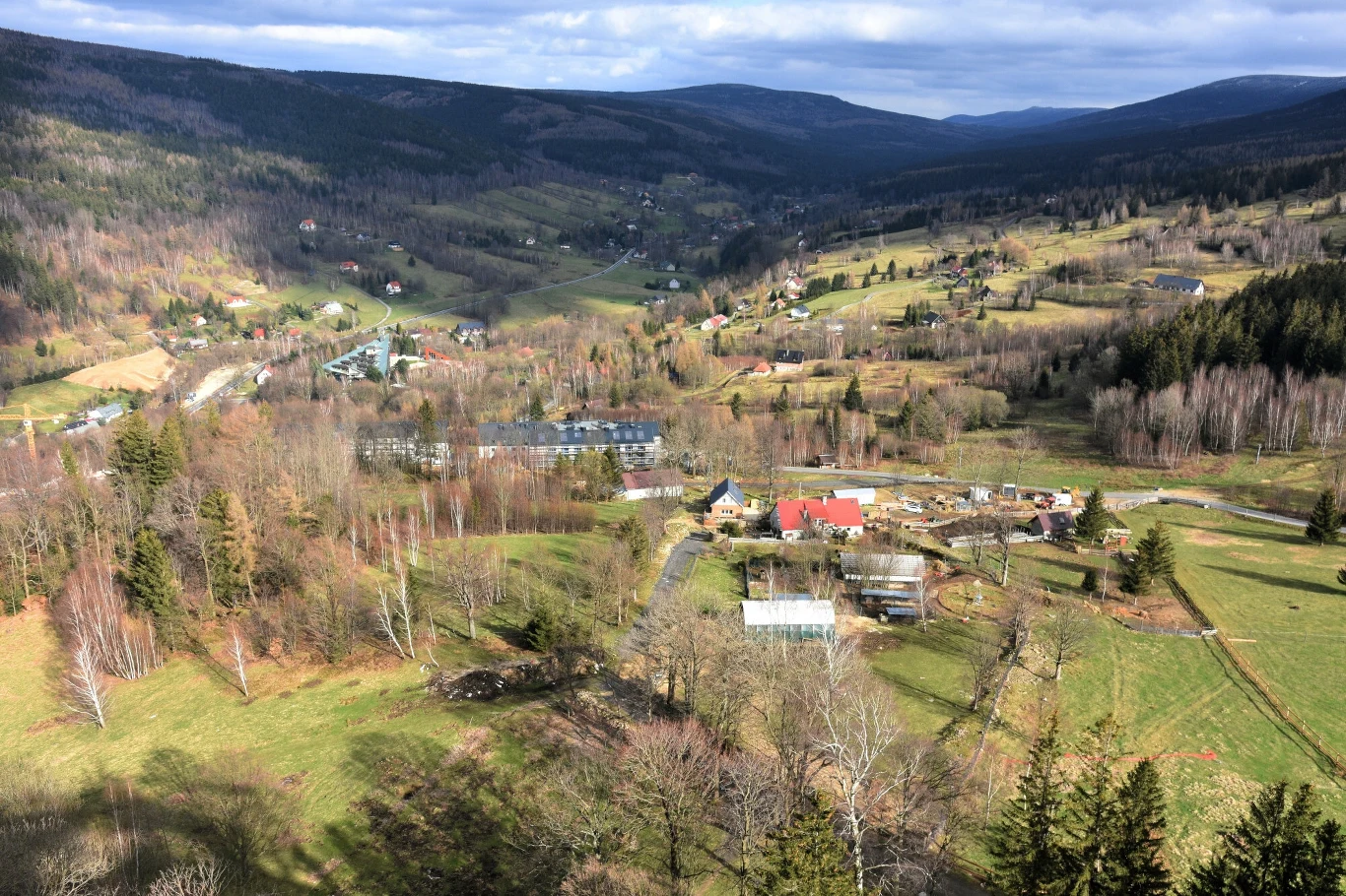 To prawdziwa perełka na polskiej mapie uzdrowisk. Nawet w lipcu nie ma tłumów To prawdziwa perełka na polskiej mapie uzdrowisk. Nawet w lipcu nie ma tłumów