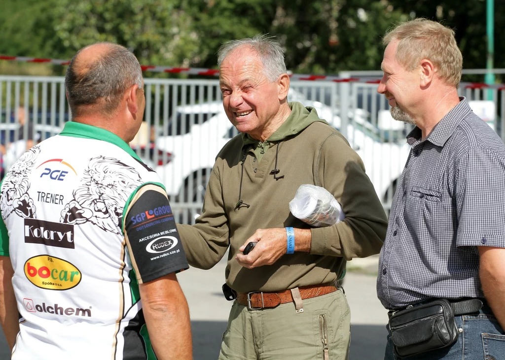 Józef Jarmuła w środku. Spotkanie po latach. Józef Jarmuła w środku. Spotkanie po latach.