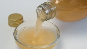 Już czas zebrać kwiaty i nastawić ocet. Dla kobiet po 50. jest jak lekarstwo, pomaga na problemy z trawieniem