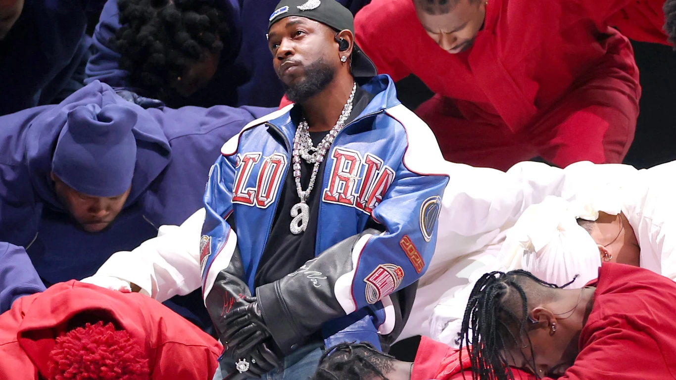 Kendrick Lamar podczas Super Bowl Halftime Show Kendrick Lamar podczas Super Bowl Halftime Show