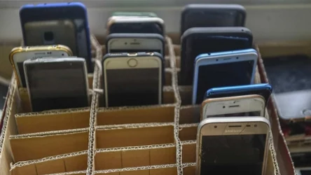 Ile szkół w Polsce wprowadziło zakaz korzystania z telefonów komórkowych? 