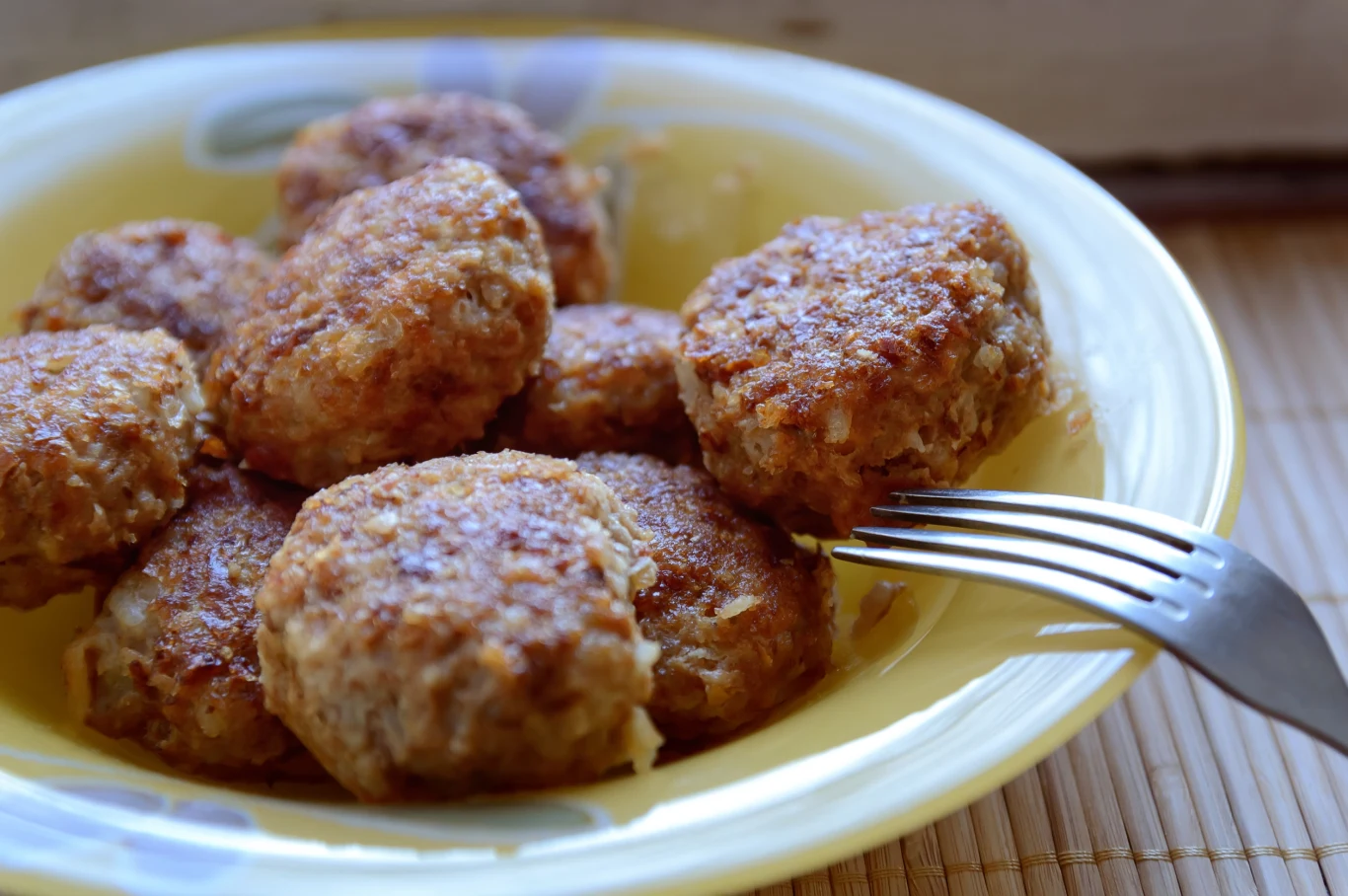 Sznycle galicyjskie różnią się od tych tradycyjnych rodzajem użytego mięsa Sznycle galicyjskie różnią się od tych tradycyjnych rodzajem użytego mięsa