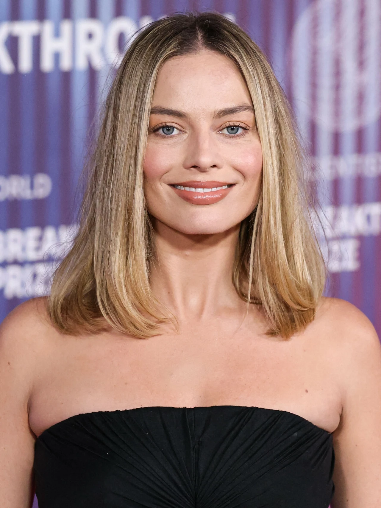 Margot Robbie w najmodniejszym blondzie 2025 roku 