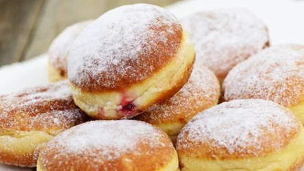 Nie czekaj do Tłustego Czwartku! W Biedronce już teraz pączki za darmo w ramach Festiwalu Słodkości!