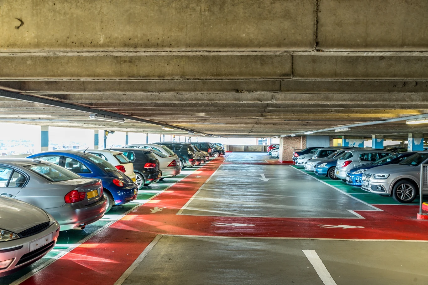 Parkowanie na lotnisku to droga inwestycja.