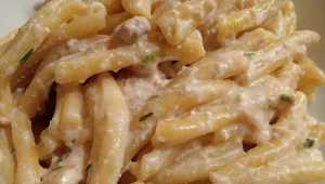 Strozzapreti z sosem carbonara. Przepis jak z toskańskiej restauracji