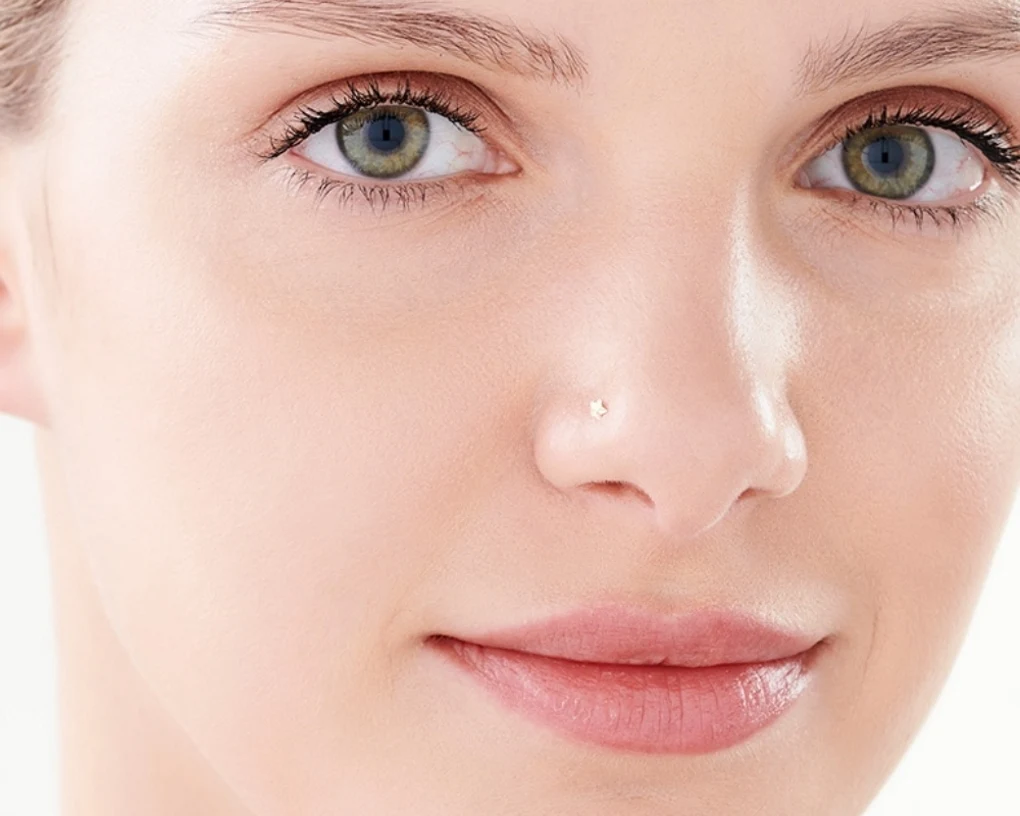 Kolczyk do nosa to rodzaj biżuterii zawsze przyciąga uwagę Kolczyk do nosa to rodzaj biżuterii zawsze przyciąga uwagę