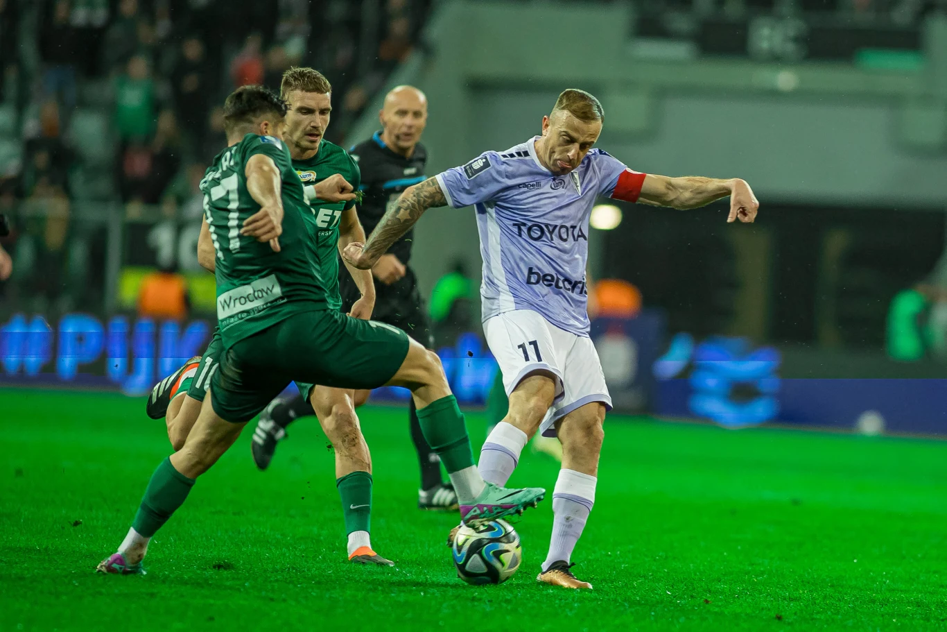 Kamil Grosicki w meczu ze Śląskiem Wrocław w 2024 roku Kamil Grosicki w meczu ze Śląskiem Wrocław w 2024 roku