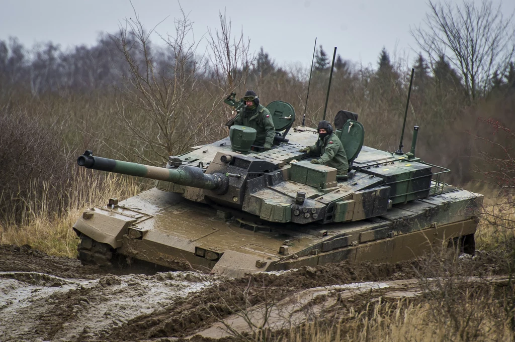 Zdjęcie ilustracyjne, polscy żołnierze podczas kursu załóg czołgów K2 Black Panther
