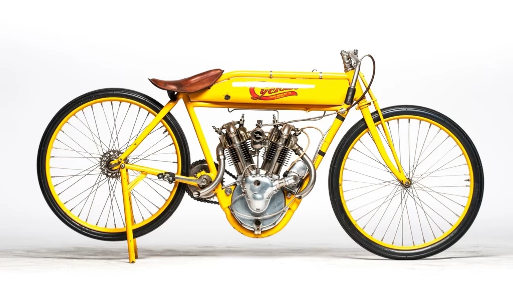 Motocykl Cyclone V-Twin z 1915 roku sprzedany.