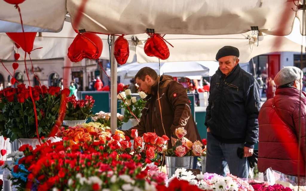 W Krakowie znajdziemy wiele bazarów ze świeżymi kwiatami