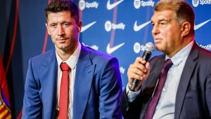 Robert Lewandowski i prezes FC Barcelona Joan Laporta