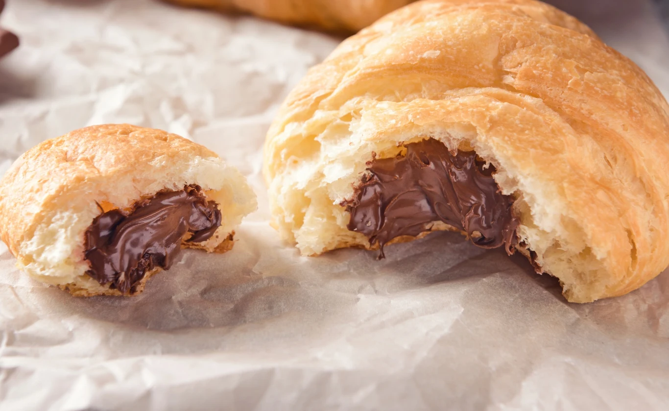 Pączki z ciasta francuskiego to szybki i prosty pomysł na słodką przekąskę Pączki z ciasta francuskiego to szybki i prosty pomysł na słodką przekąskę