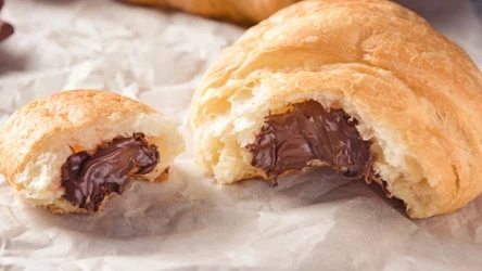 Pączki z ciasta francuskiego to szybki i prosty pomysł na słodką przekąskę