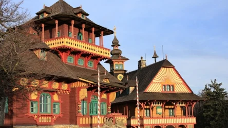 Pustevny słynie z kompleksu unikalnych zabudowań z drewna.