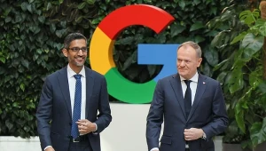 Premier RP Donald Tusk oraz dyrektor generalny Alphabet i Google Sundar Pichai po spotkaniu w Google for Startups w Warszawie