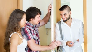 Jak nie płacić zachowku po otrzymaniu darowizny? Rodzina darczyńcy może upominać się o pieniądze.