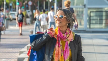 Panterka powoli ustępuje popularności innemu wzorowi. W 2025 kwiaty powracają do łask 