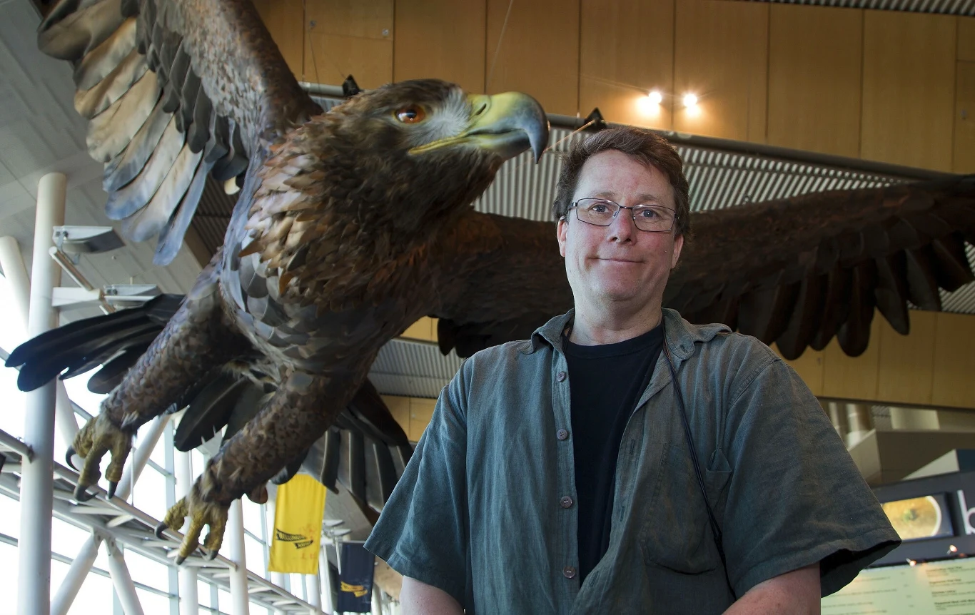 Rzeźba ogromnego orła Gwaihira zainstalowana w Nowej Zelandii. Nawiązuje do Tolkiena, ale i do orła Haasta Rzeźba ogromnego orła Gwaihira zainstalowana w Nowej Zelandii. Nawiązuje do Tolkiena, ale i do orła Haasta
