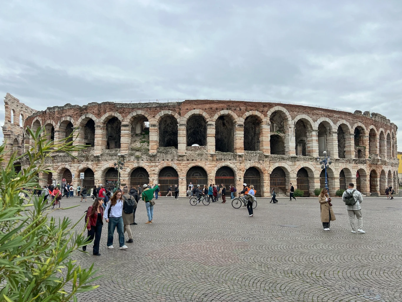 ​To miasto jest bardziej romantyczne niż Paryż i Wenecja. Loty i noclegi za grosze