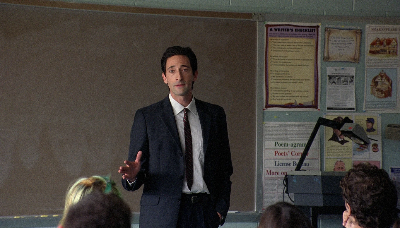 Adrien Brody jako nauczyciel w filmie "Z dystansu" Adrien Brody jako nauczyciel w filmie "Z dystansu"