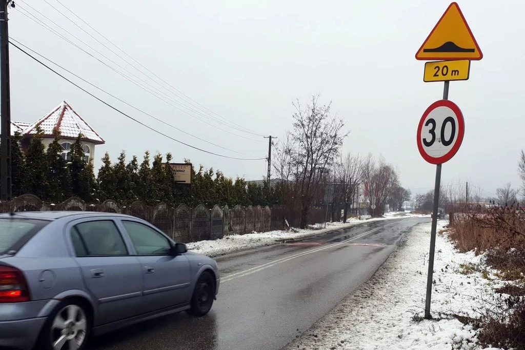 Czy ograniczenie prędkości obowiązuje tylko do progu zwalniającego?