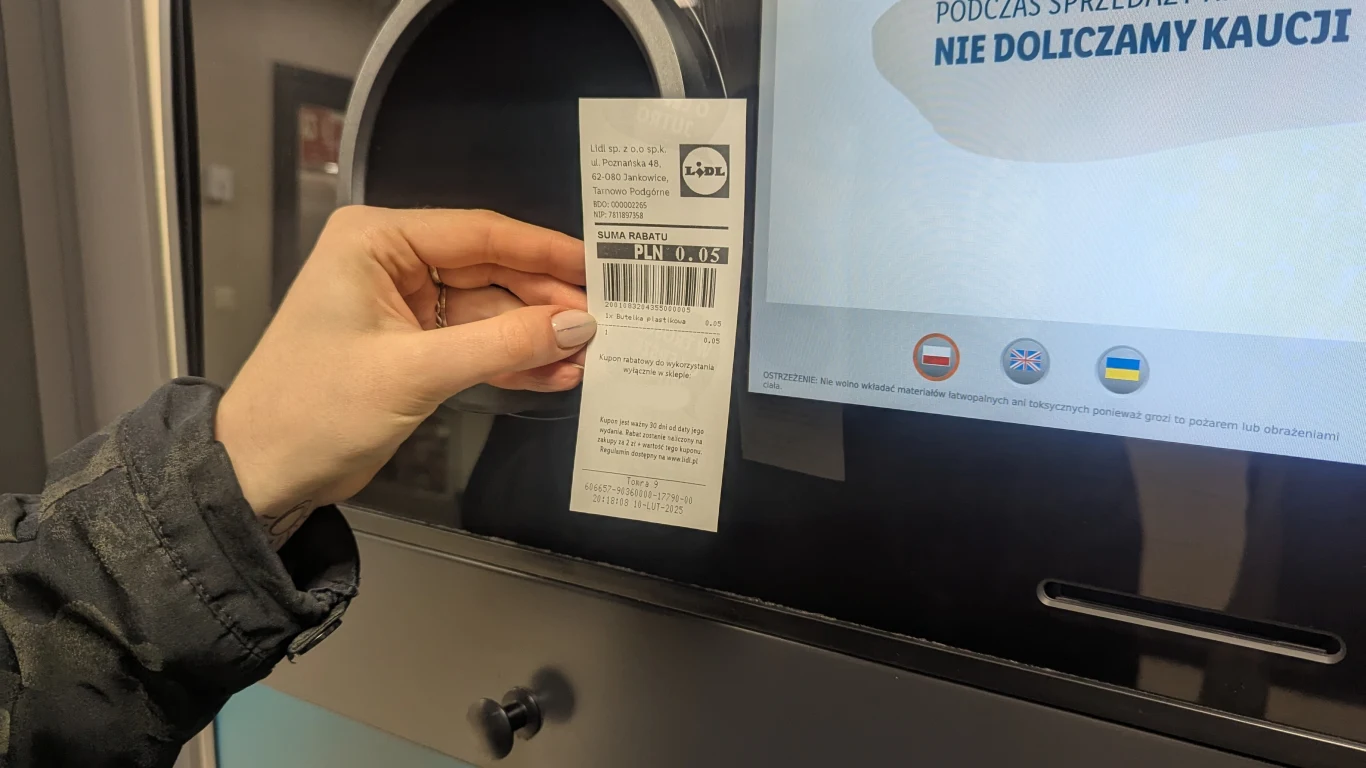 W sieciach takich jak Lidl czy Biedronka voucher za zwrócone opakowania jest ważny przez 30 dni Teraz rabat za butelki można wykorzystać tylko tam, gdzie się je oddało. Po uruchomieniu systemu kaucyjnego zniżkę będzie można zrealizować także w innych sklepach sieci