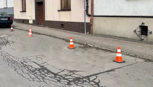 Pachołki i skrzynki blokują parking? Pewny mandat dla szeryfa