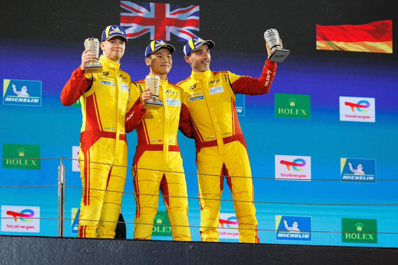 Robert Kubica u boku Roberta Shwartzmana i Yifeia Ye