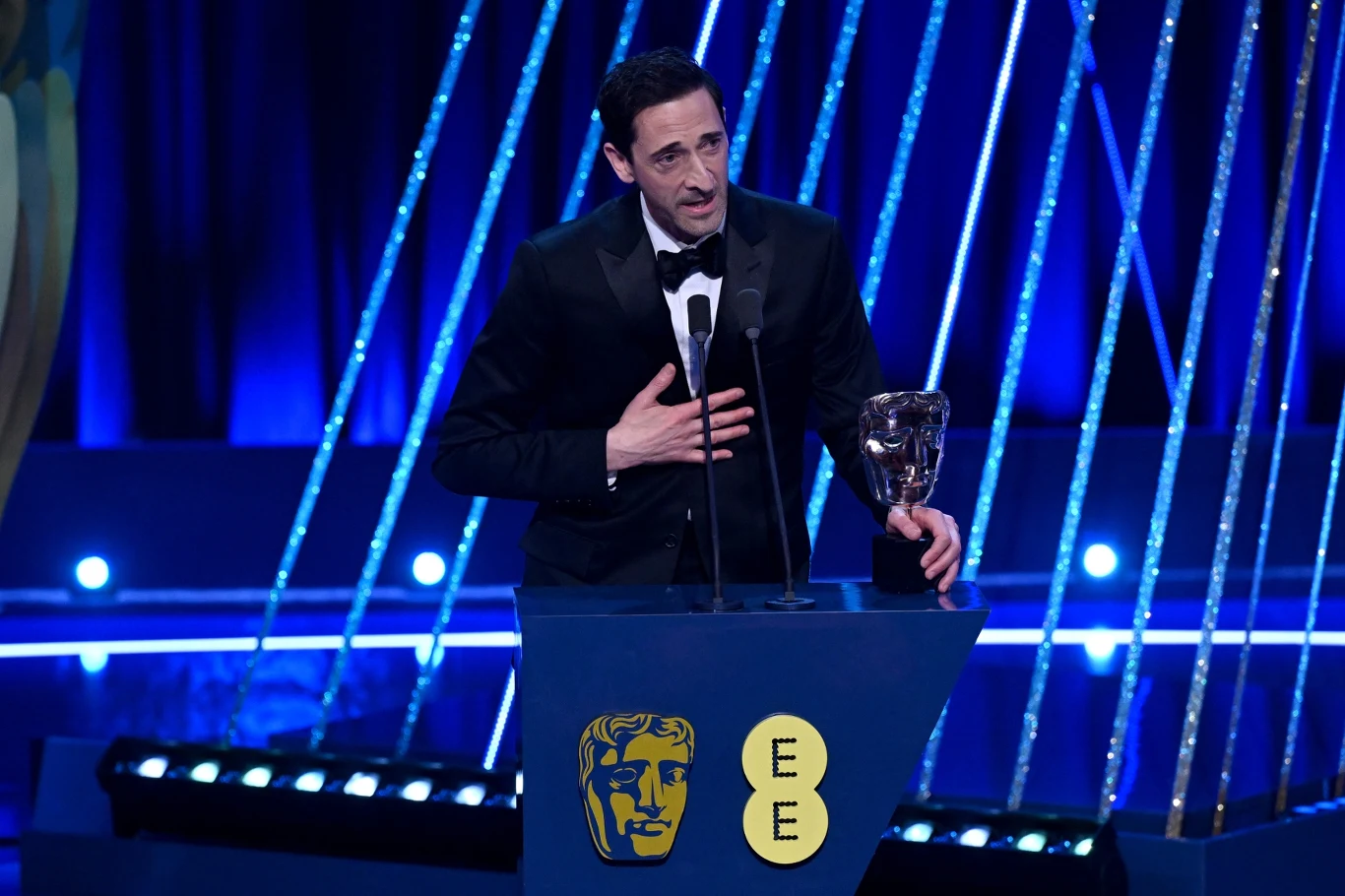 Adrien Brody z nagrodą BAFTA za film "The Brutalist"